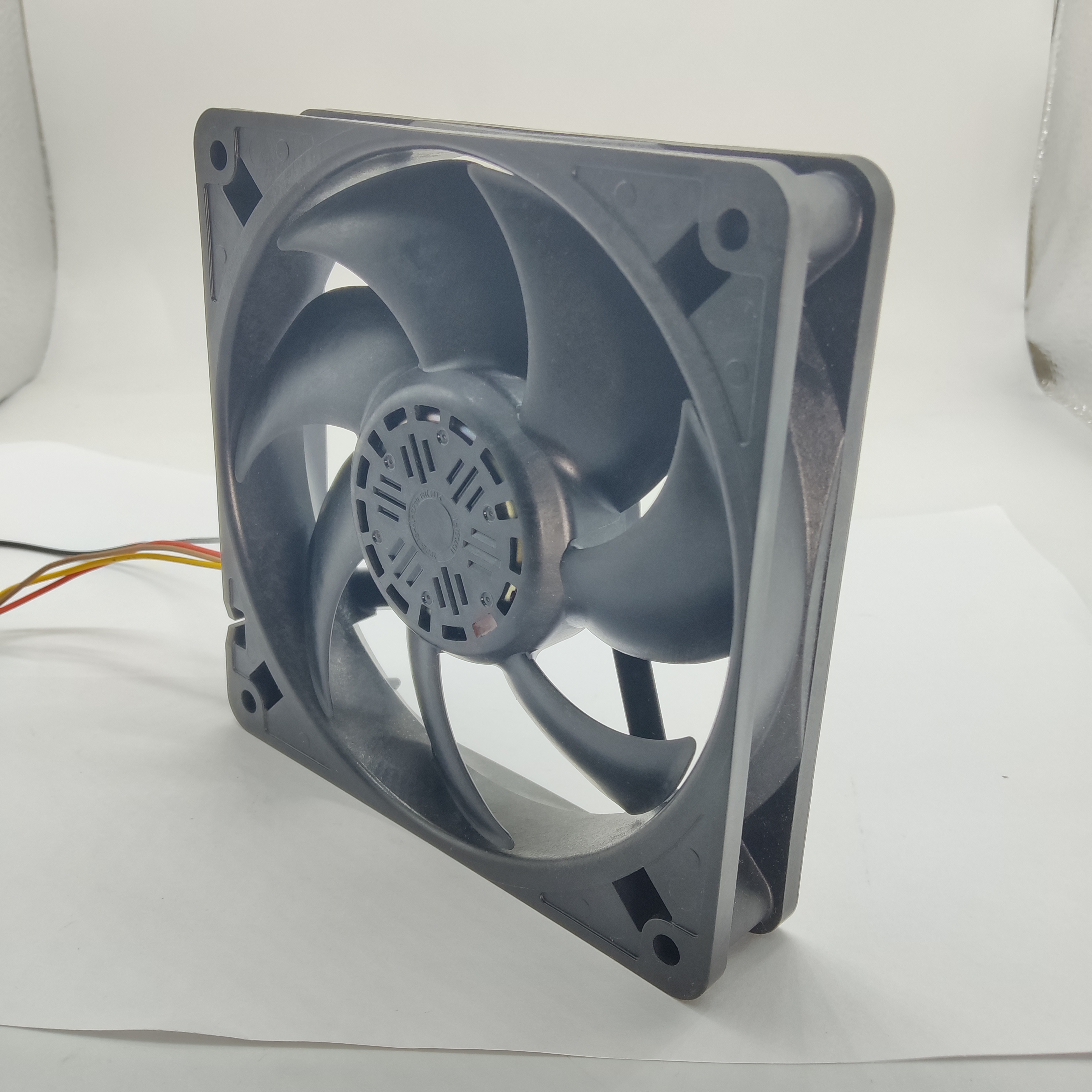 光伏逆變器如何選防水散熱風(fēng)扇？山洋San Ace 12025 9WPA IP68 DC軸流風(fēng)扇選型要點(diǎn)解析05