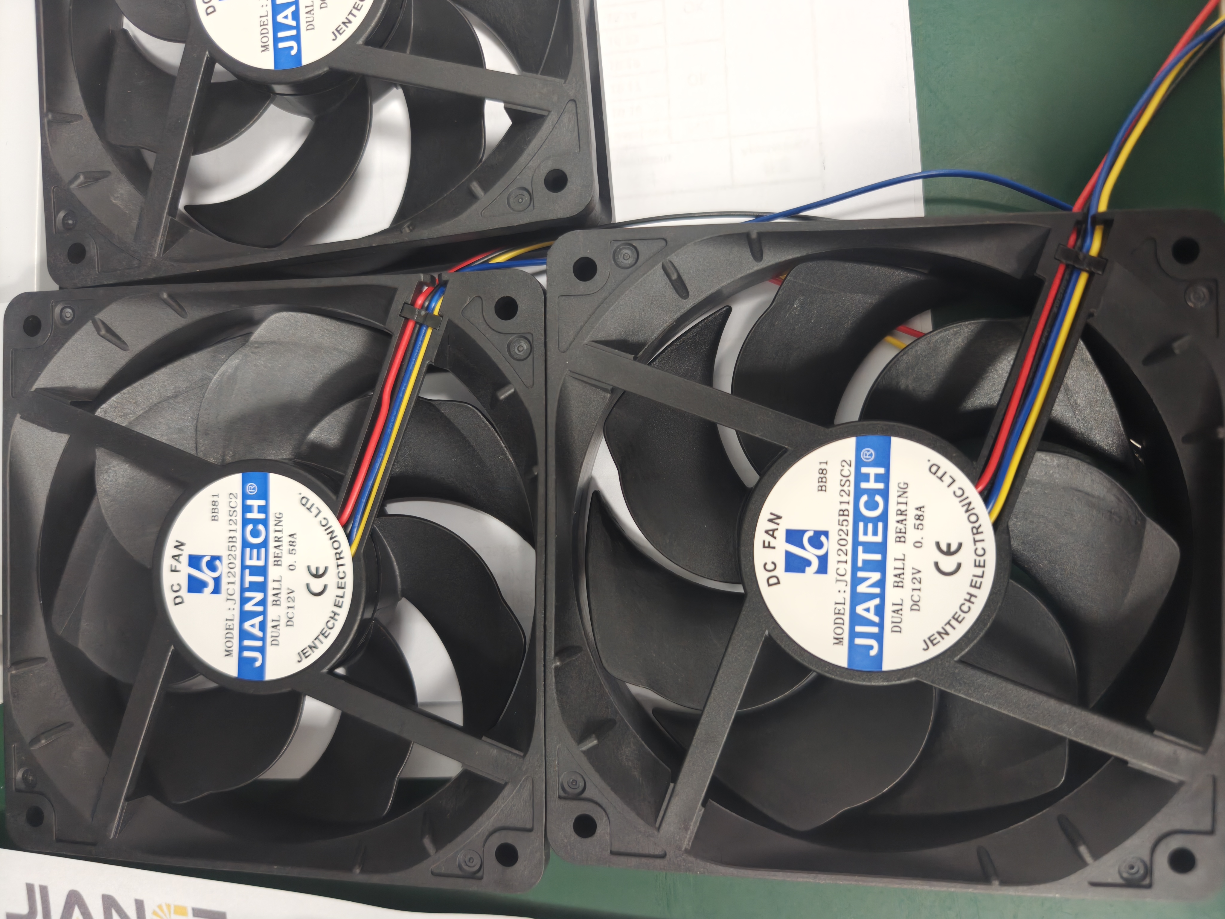 户外光伏逆变器进水怎么办？IP68防水散热风扇解决方案（附选型指南）02